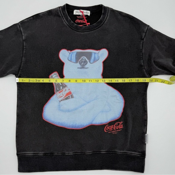NWT The Laundry Room Women’s Coca-Cola Polar Bear Black Crewneck Sweatshirt XS - Picture 8 of 10